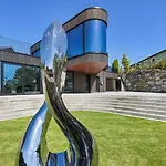 Madla.Villa